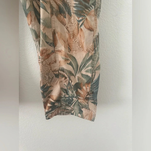 Chicos Comfort Stretch Tropical Cargo Crops Pants Casual Lightweight Sz 2 US 12 - Picture 6 of 11